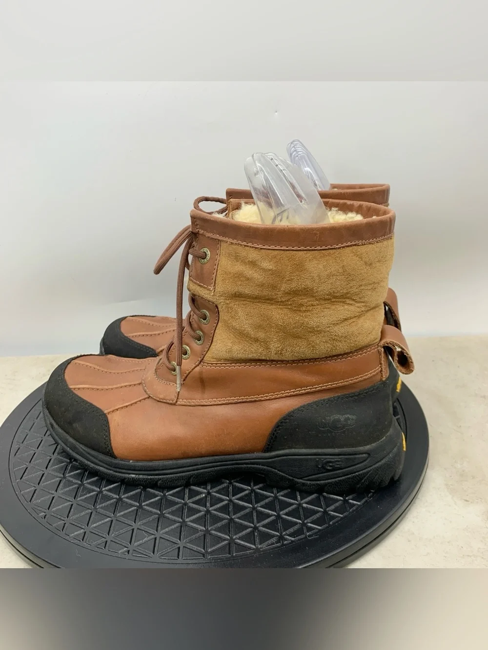UGG Hilgard Boots Men Size 11 Shoes 3017 Brown Black Leather Suede Fur Lined